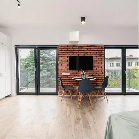 Krosnienska On Ground Level By Renters Познань
