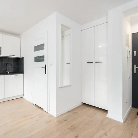 Апартаменты Krosnienska On Ground Level By Renters Познань