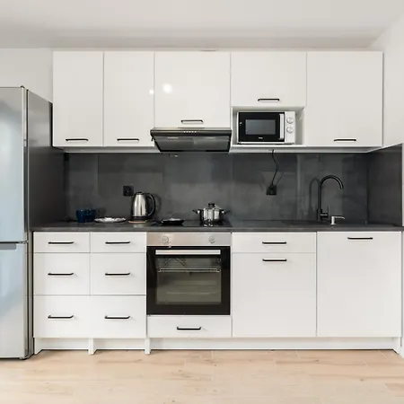 Krosnienska On Ground Level By Renters * Познань