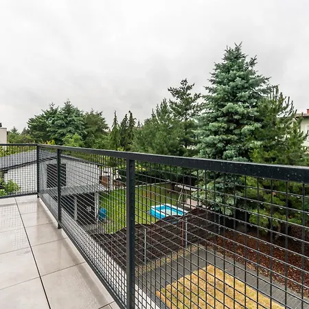 Krosnienska On Ground Level By Renters *