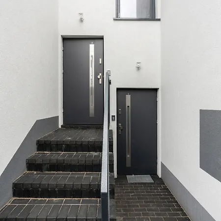 Krosnienska On Ground Level By Renters Апартаменты